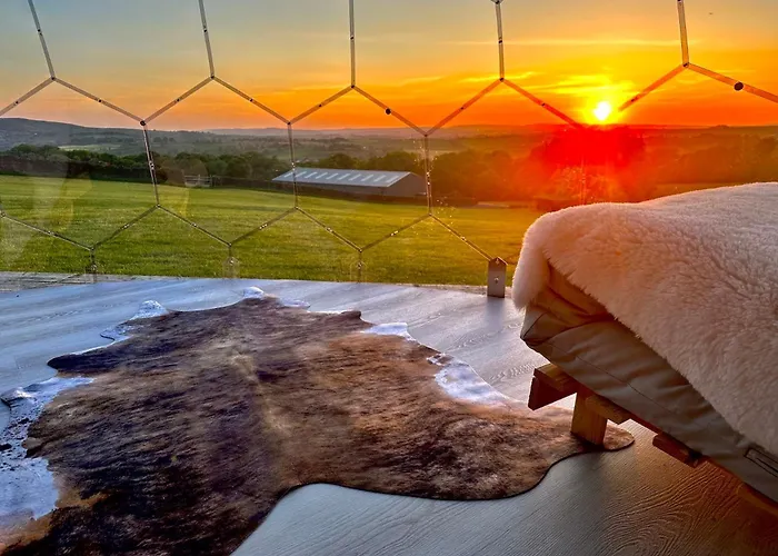 Deerstone Glamping -malham Cove Dome * Earby