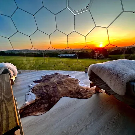 Deerstone Glamping -malham Cove Dome Lüks kamp alanı