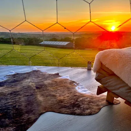 Deerstone Glamping -malham Cove Dome * Earby