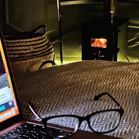 Deerstone Glamping -malham Cove Dome *