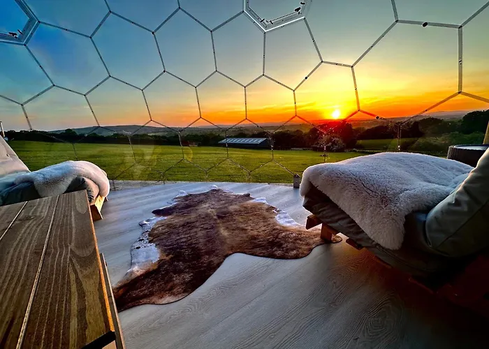 Deerstone Glamping -malham Cove Dome Luxury tent