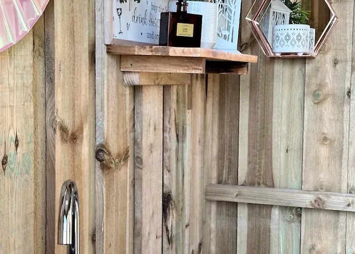 Deerstone Glamping -malham Cove Dome