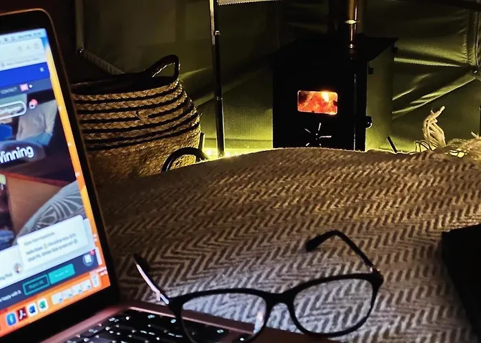 Deerstone Glamping -malham Cove Dome *