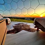 Luxussátor Deerstone Glamping -malham Cove Dome