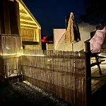 Deerstone Glamping -malham Cove Dome Earby